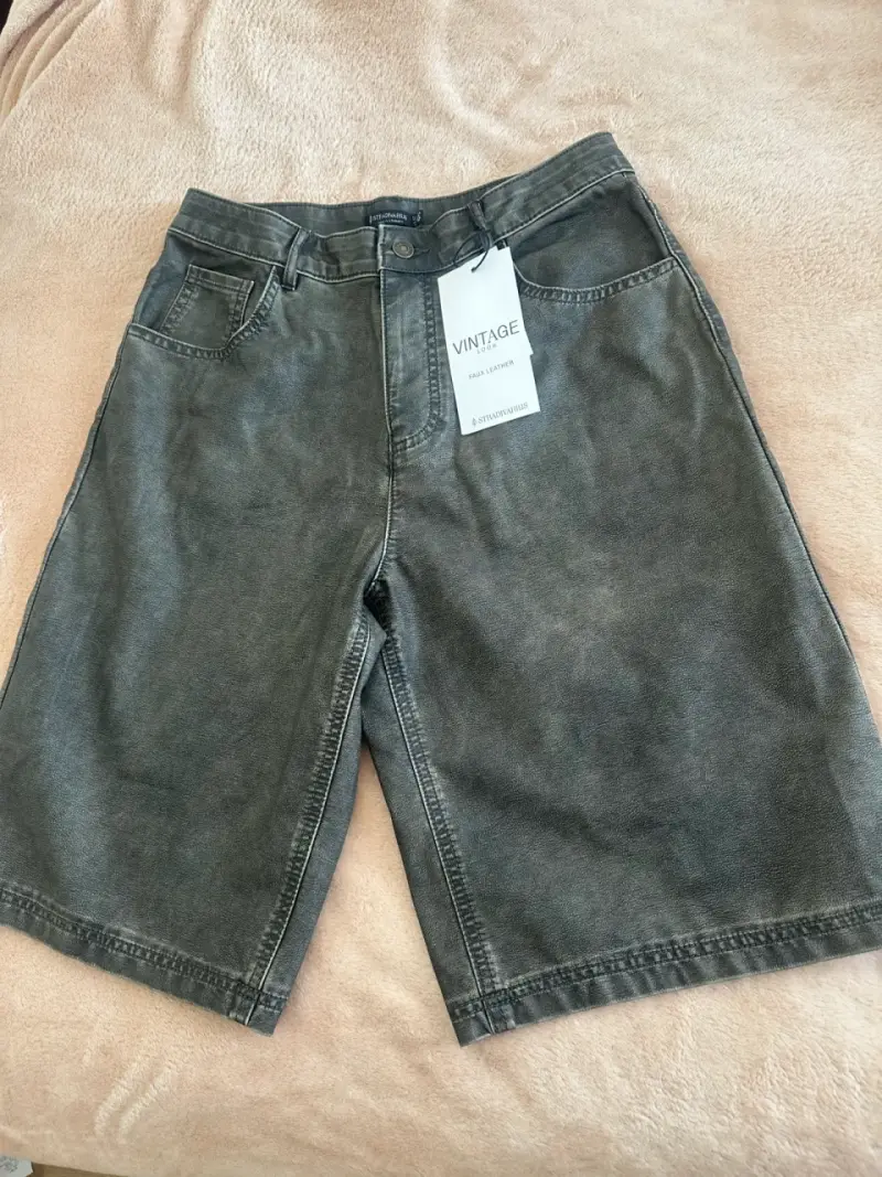Bermudas de cuero sintético Stradivarius, vintage - 1