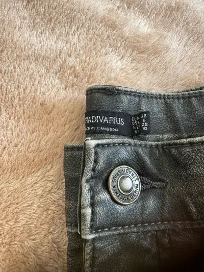 Bermudas de cuero sintético Stradivarius,  vintage - miniatura 4