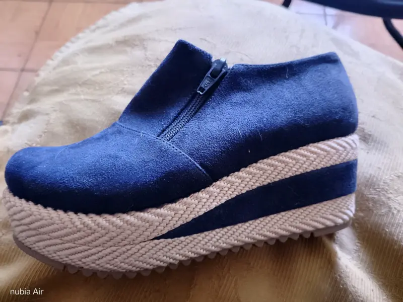 Zapatos plataforma azul con cierre lateral