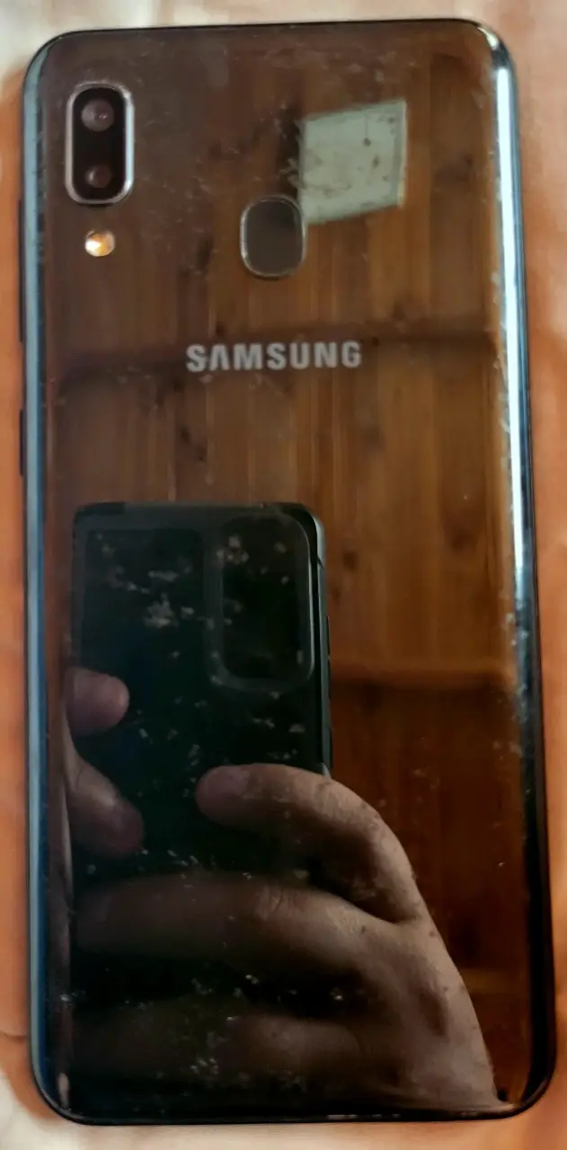 Samsung Galaxy A20 con pantalla rota - 2