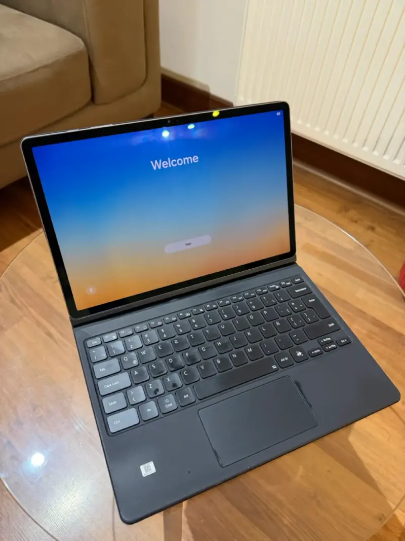 Tablet con teclado y lápiz óptico - 3