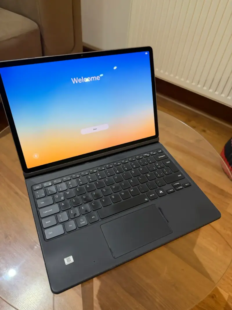 Tablet con teclado y lápiz óptico - 4
