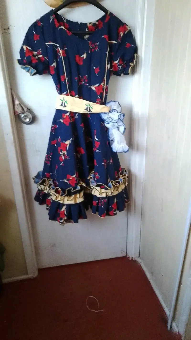 Vestido de huasa tradicional azul con flores