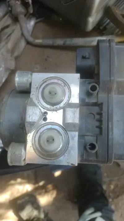 Módulo de control ABS para vehículo - miniatura 1