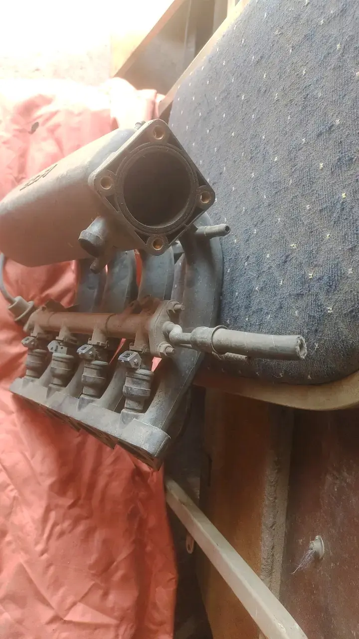 Múltiple de admisión EFI usado para auto - 3
