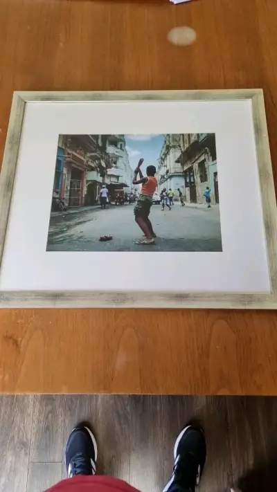 Cuadro con Fotografía de Calle en Marco de Madera - miniatura 1