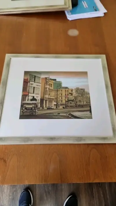Cuadro con Fotografía de Ciudad en Marco Blanco - miniatura 1