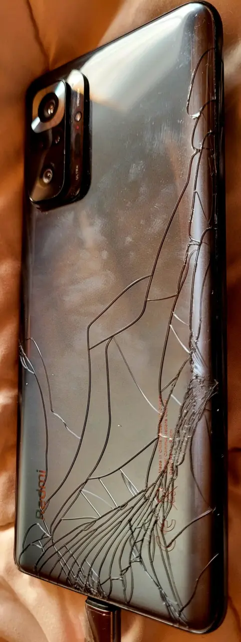 Smartphone Xiaomi Redmi Note 10 Pro con pantalla rota - 2