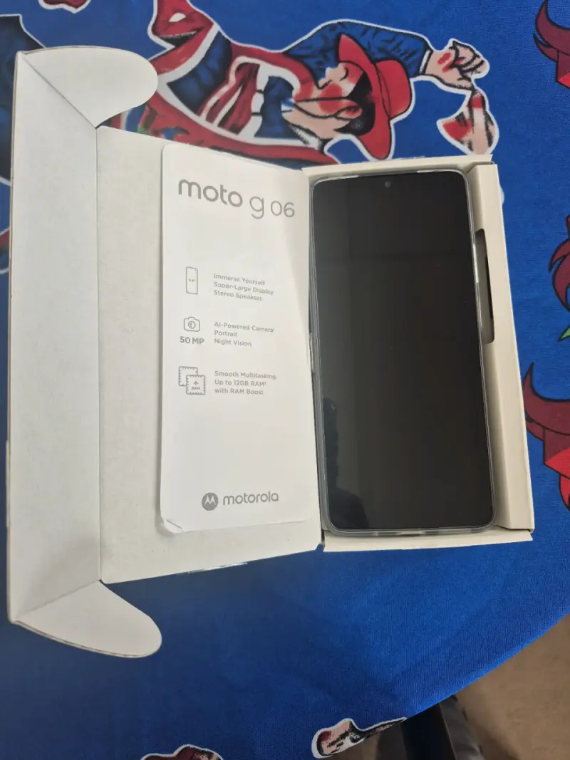 Smartphone Motorola Moto G06 con cargador - 3