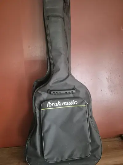 Guitarra acústica negra con funda Ibrah Music - miniatura 1
