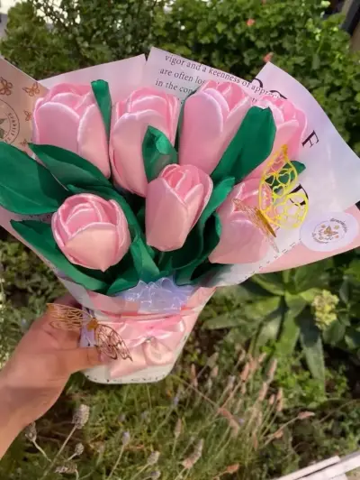 Ramo de tulipanes eternos rosa con mariposas - miniatura 2