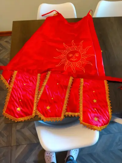 Disfraz de sol rojo con detalles dorados - miniatura 1