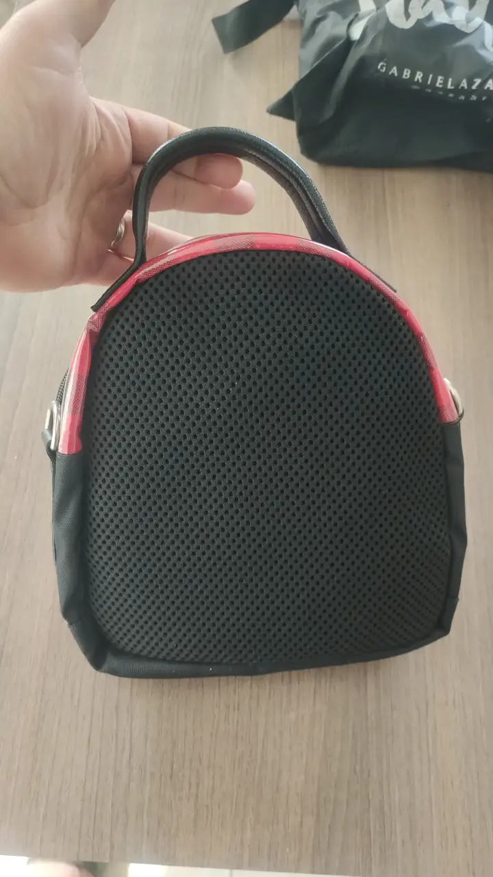 Mochila pequeña a cuadros rojos y negros Gabriela Zapata - 4