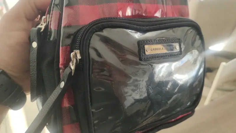 Mochila pequeña a cuadros rojos y negros Gabriela Zapata - 5
