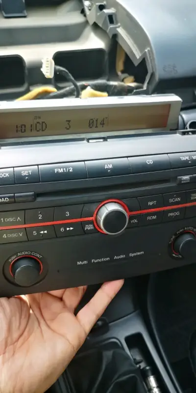 Radio de auto MAZDA 3 2004-2009 - miniatura 1