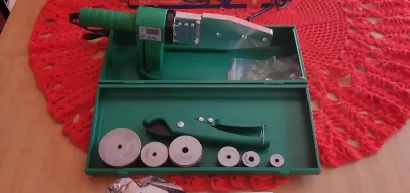 Máquina de soldar tubos de plástico con accesorios