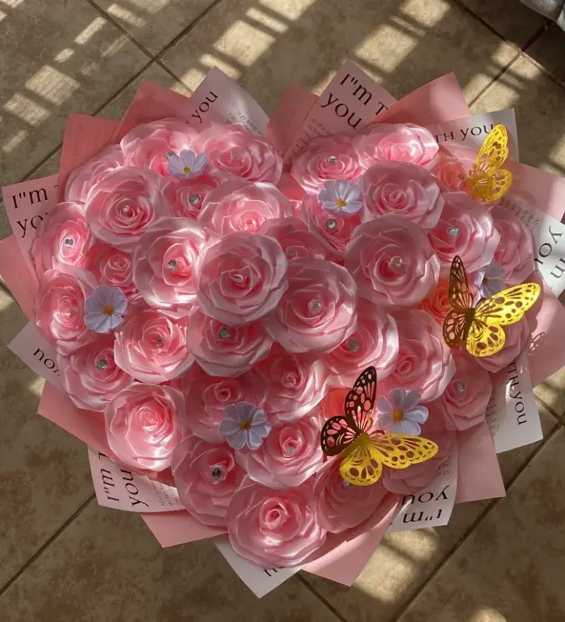 Ramo Buchon de Rosas eternas en forma de 💗