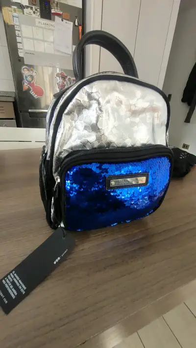 Mochila pequeña plateada con lentejuelas azules - miniatura 5