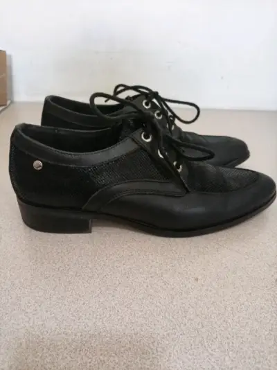 Zapatos de vestir negros con detalles en charol - miniatura 3