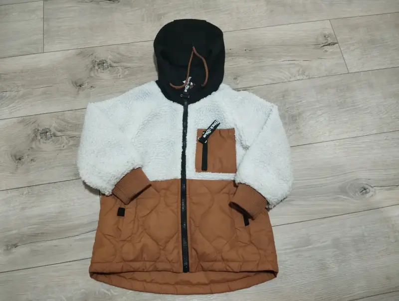 Chaqueta infantil con capucha y diseño bicolor