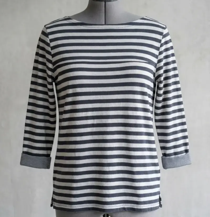 Polera de rayas blancas y negras para mujer