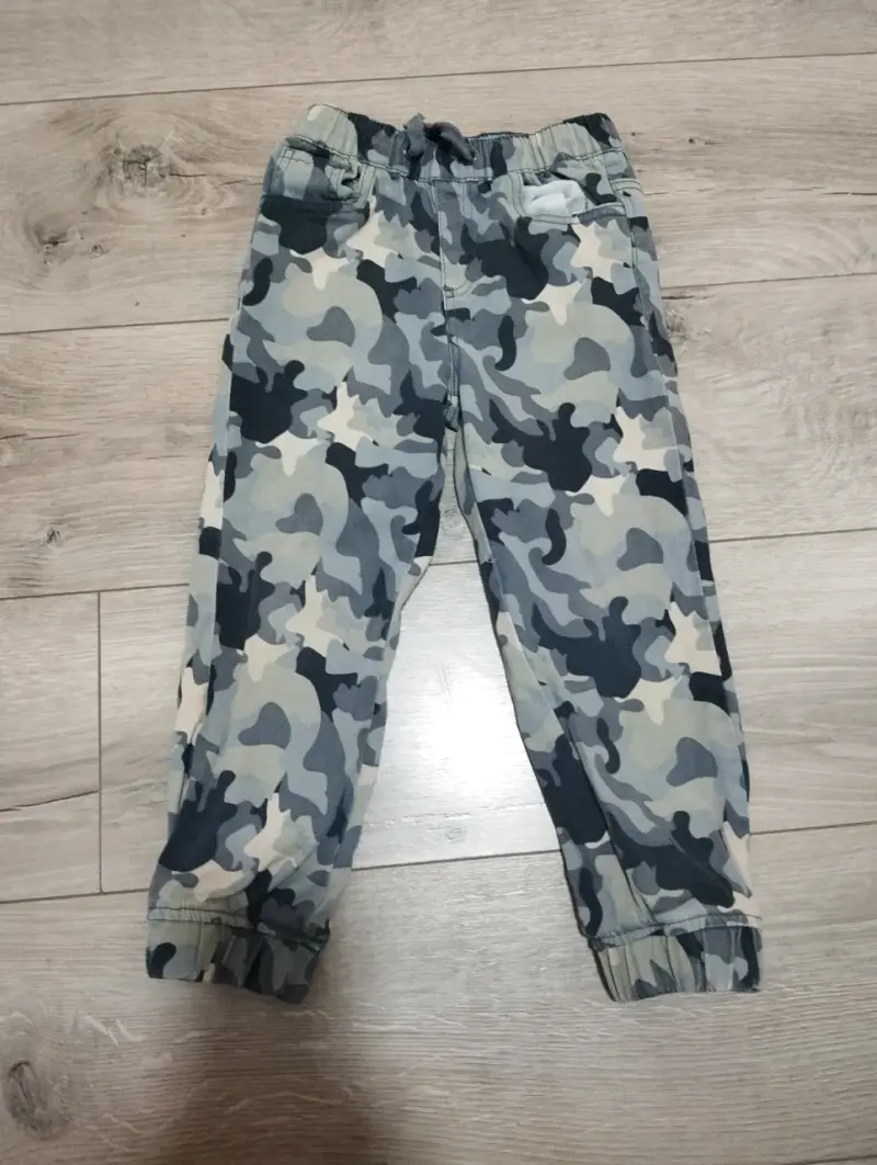 Pantalones camuflados para niños