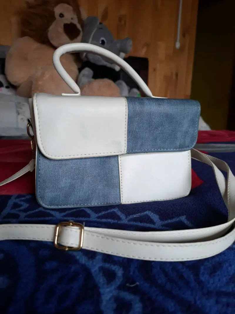 Cartera bandolera infantil elegante azul y blanco - 1