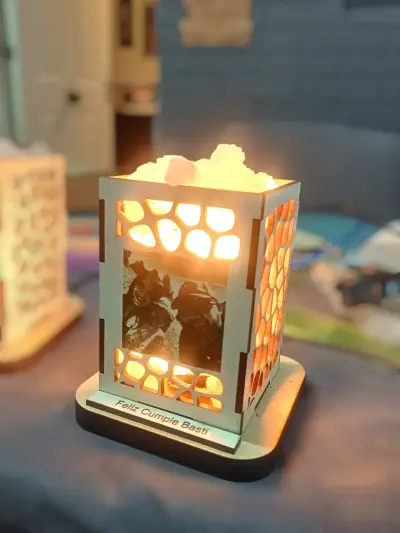 Lámpara decorativa con luz cálida y diseño personalizado - miniatura 1