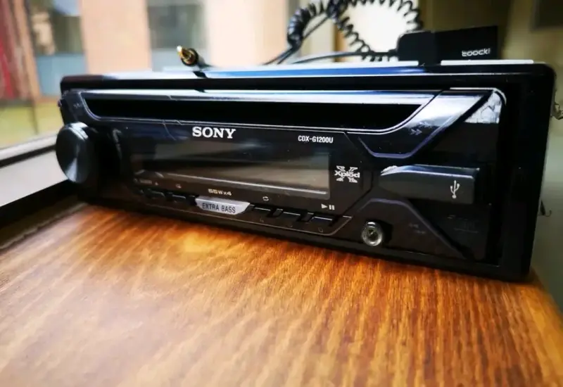 Radio auto Sony CDX-G1200U con Extra Bass - 2