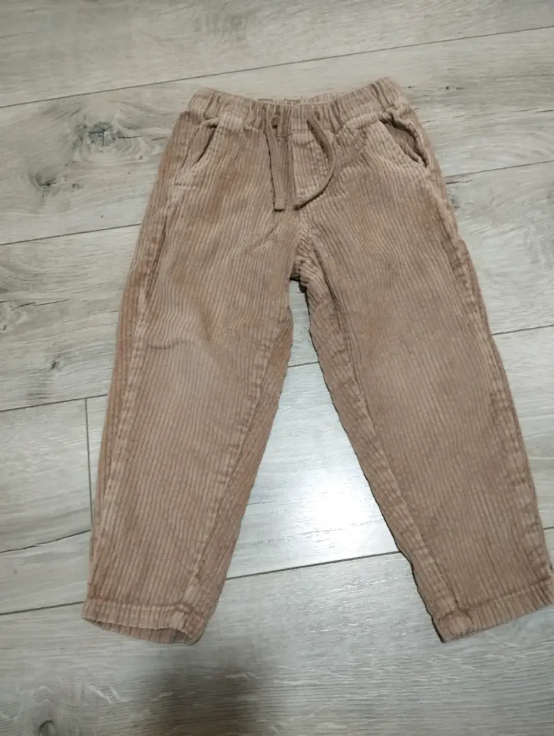 Pantalones de pana para niños color beige