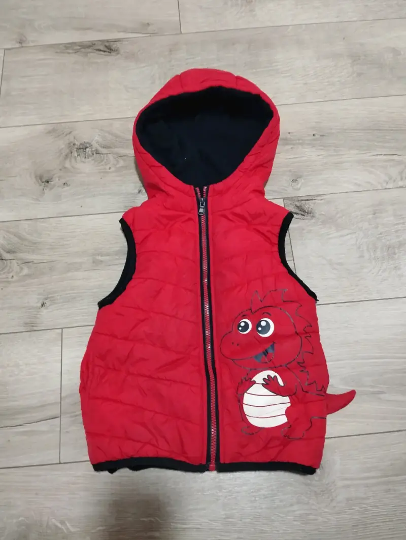 Chaleco Infantil Rojo con Capucha y Diseño de Dinosaurio