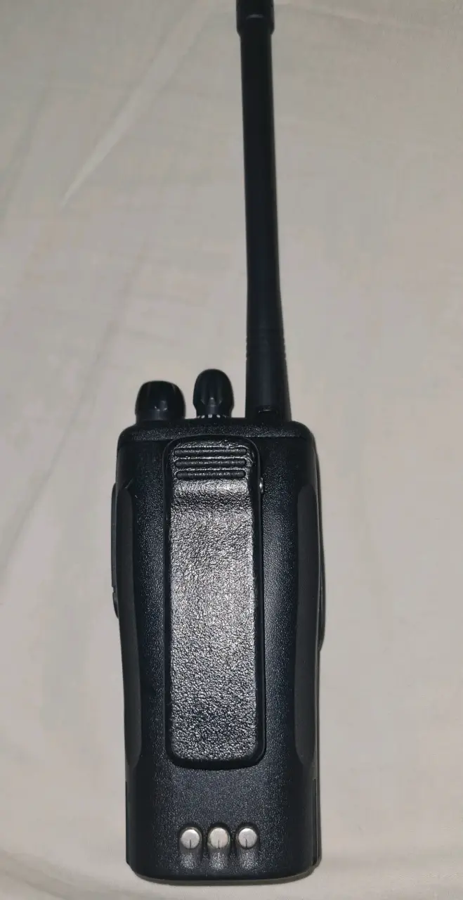Radio portátil Motorola DEP450 VHF con cargador - 4