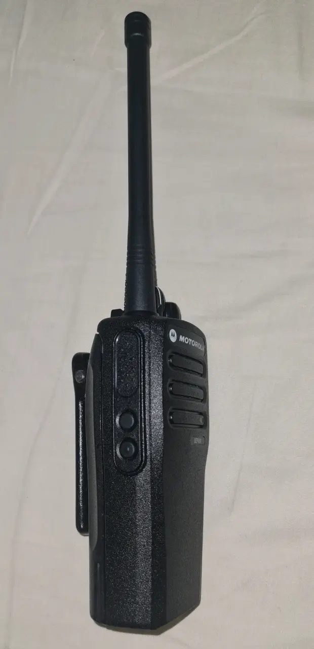 Radio portátil Motorola DEP450 VHF con cargador - 5