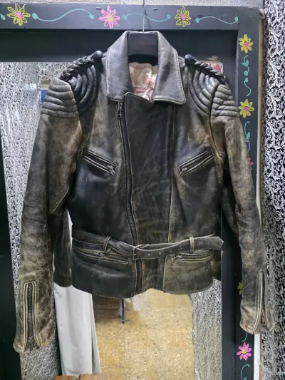 Chaqueta de cuero estilo biker vintage - miniatura 2