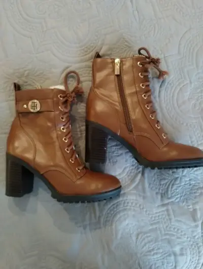 Botines de cuero marrón Tommy Hilfiger con tacón alto - miniatura 1