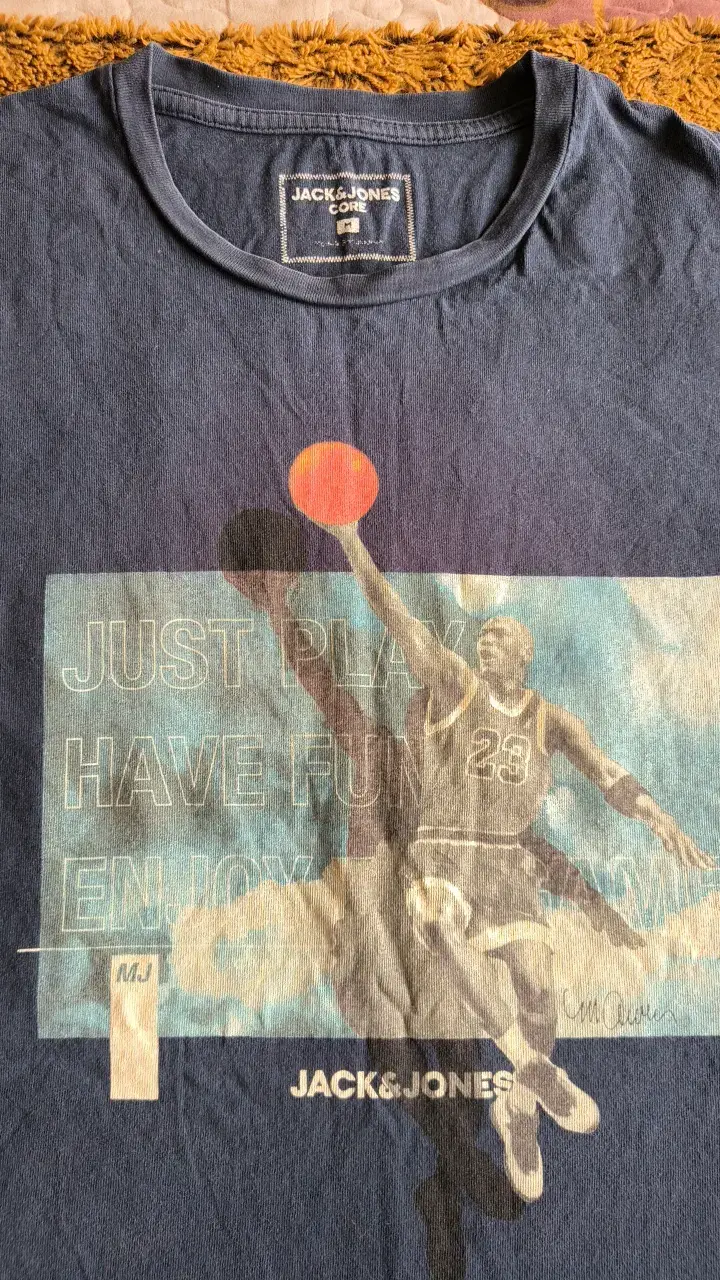 Polera Jack & Jones azul con diseño de baloncesto - 2
