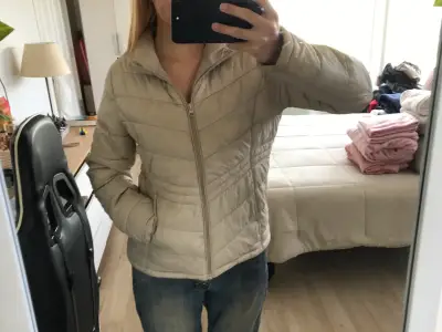 Chaqueta acolchada beige Boulevard Basic XS - miniatura 1