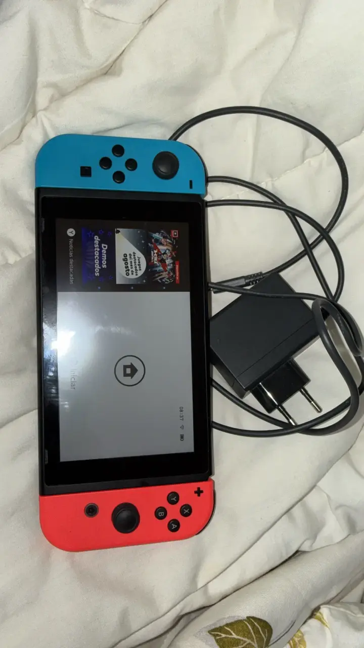 Consola Nintendo Switch con Joy-Con Azul y Rojo - 1