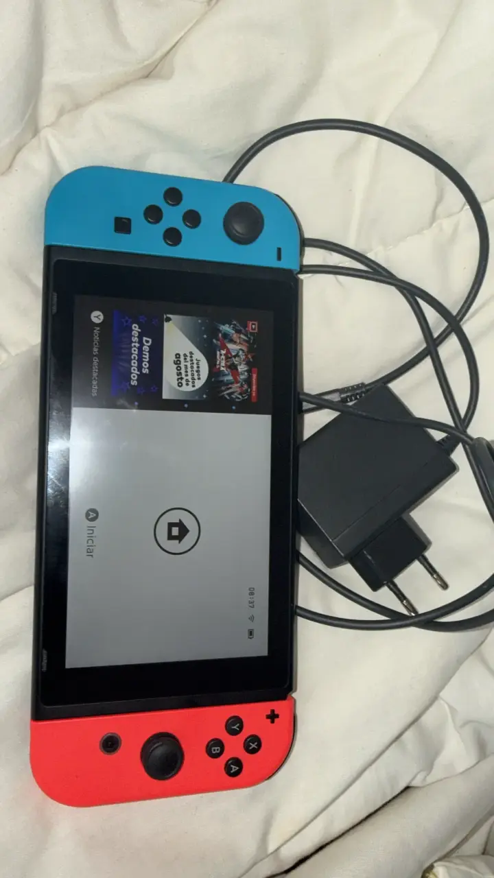 Consola Nintendo Switch con Joy-Con Azul y Rojo - 2