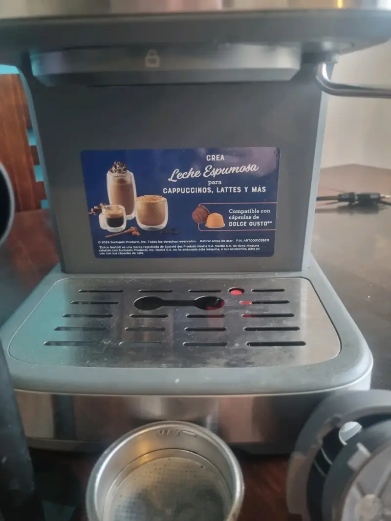 Cafetera Espresso Oster con Vaporizador - 1