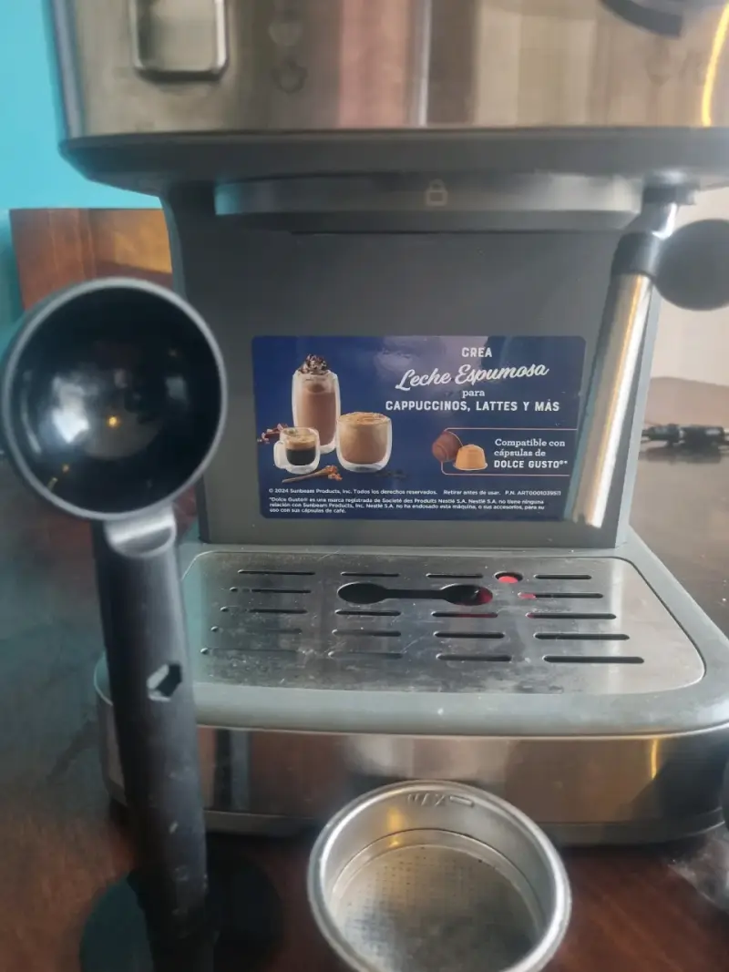 Cafetera Espresso Oster con Vaporizador - 4
