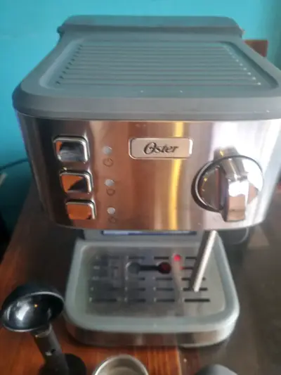 Cafetera Espresso Oster con Vaporizador - miniatura 5
