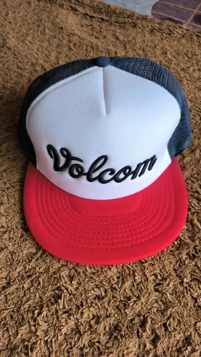 Gorra Volcom Trucker Roja, azul y Blanca - miniatura 1