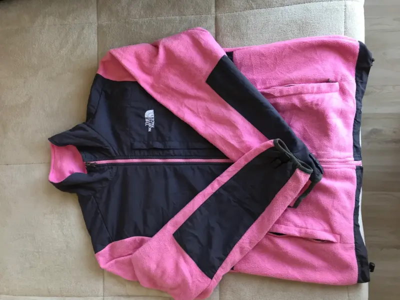 Chaqueta polar The North Face rosa y negra - 2