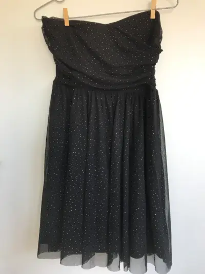 Vestido strapless negro con puntos blancos - miniatura 1