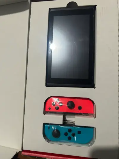 Consola Nintendo Switch con Joy-Con Rojo y Azul - miniatura 2