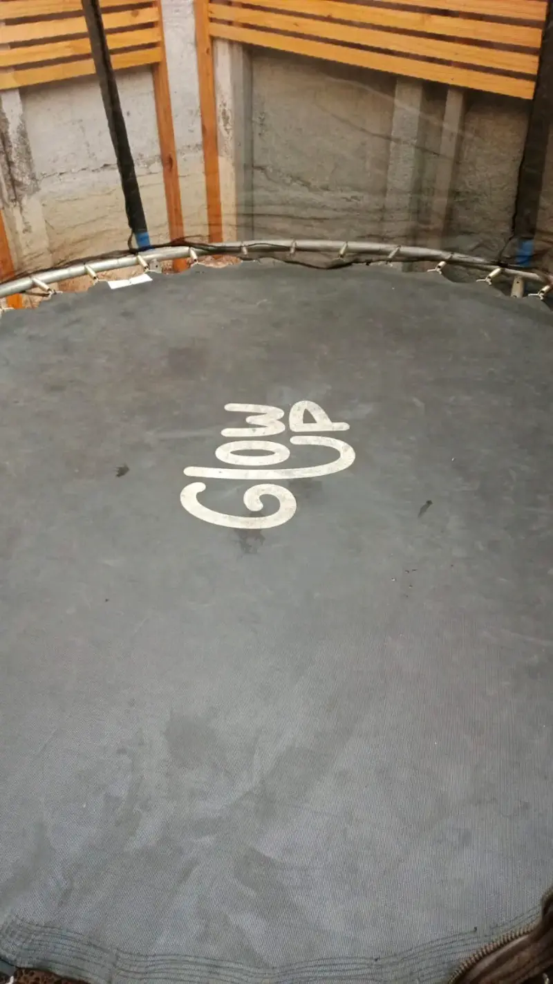Cama elástica Glow Up con red de seguridad - 2