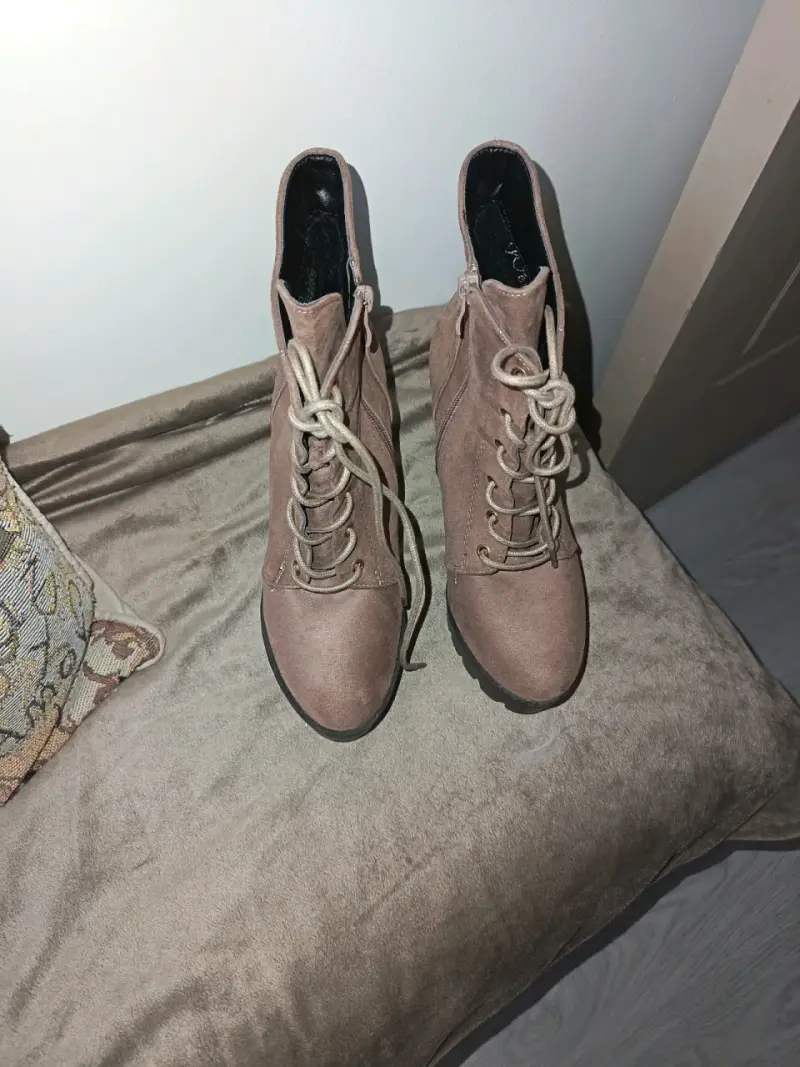 Botines de tacón alto color beige con cordones - 2