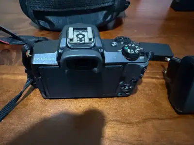 Cámara Canon EOS M50 Mark II con lente y accesorios - miniatura 1