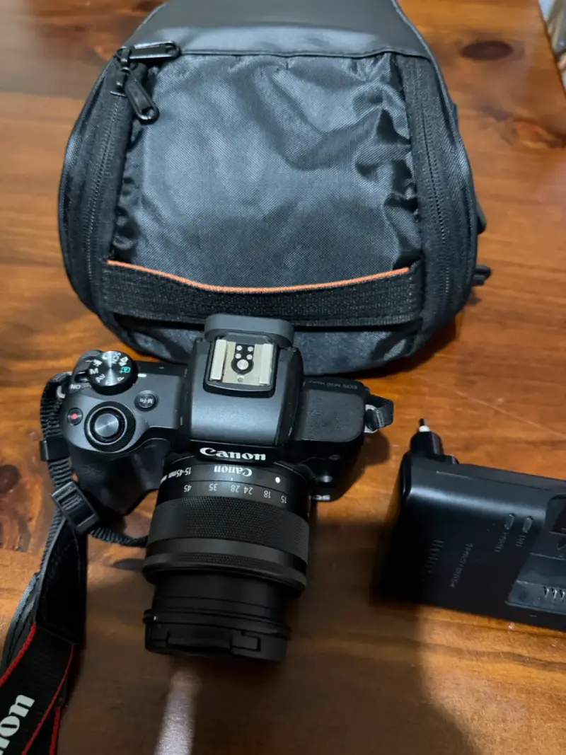 Cámara Canon EOS M50 Mark II con lente y accesorios - 2